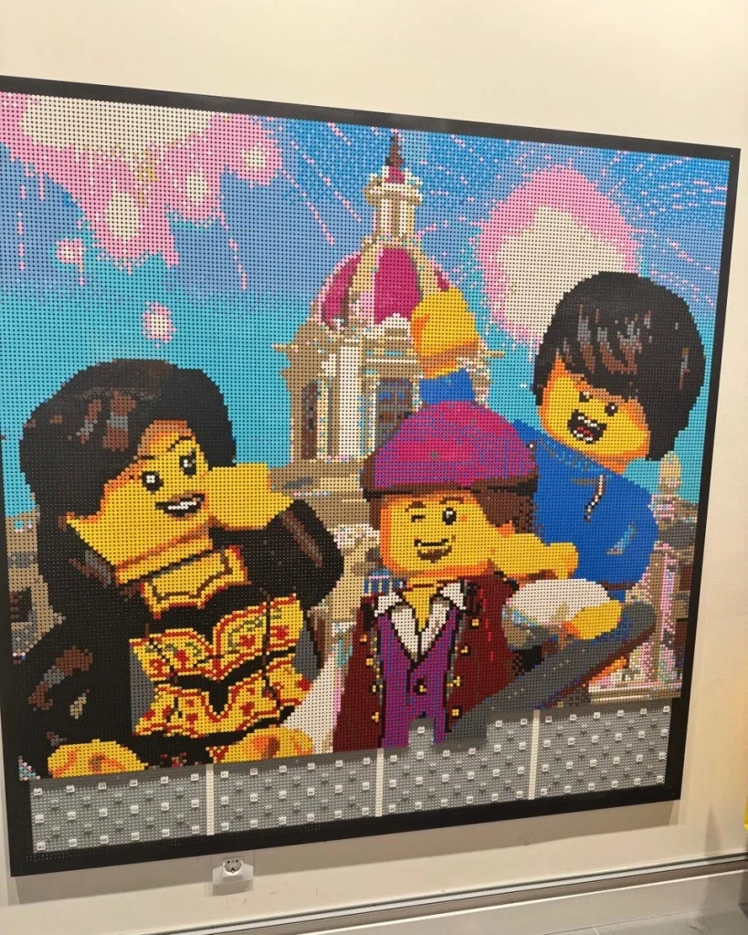 Final stages of creating a collaborative LEGO mosaic for the opening of the LEGO Store in Valencia 