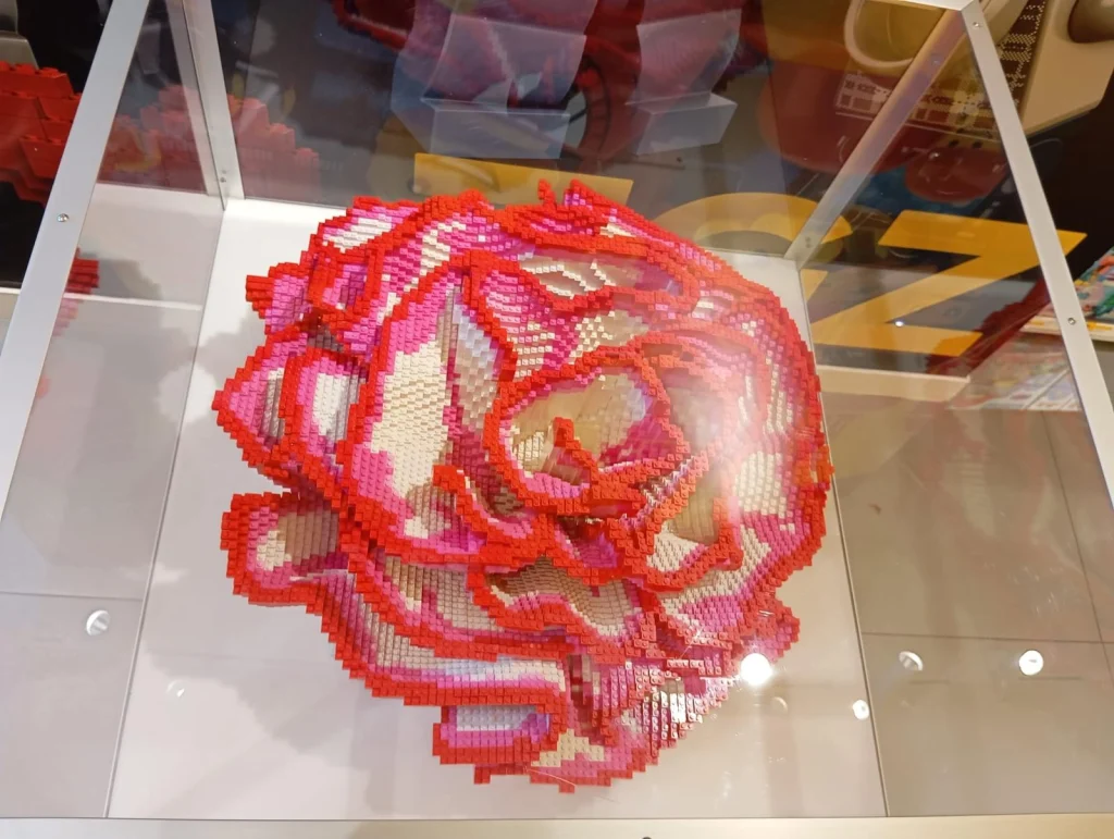 A LEGO sculpture of Clavel to be displayed at the LEGO store in the Puerto Venecia Shopping Center in Zaragoza