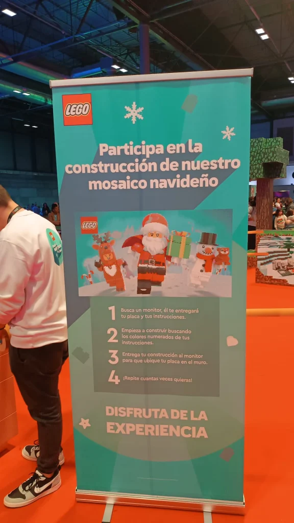 Cartel de IFEMA anunciando el mosaico navideño colaborativo de LEGO