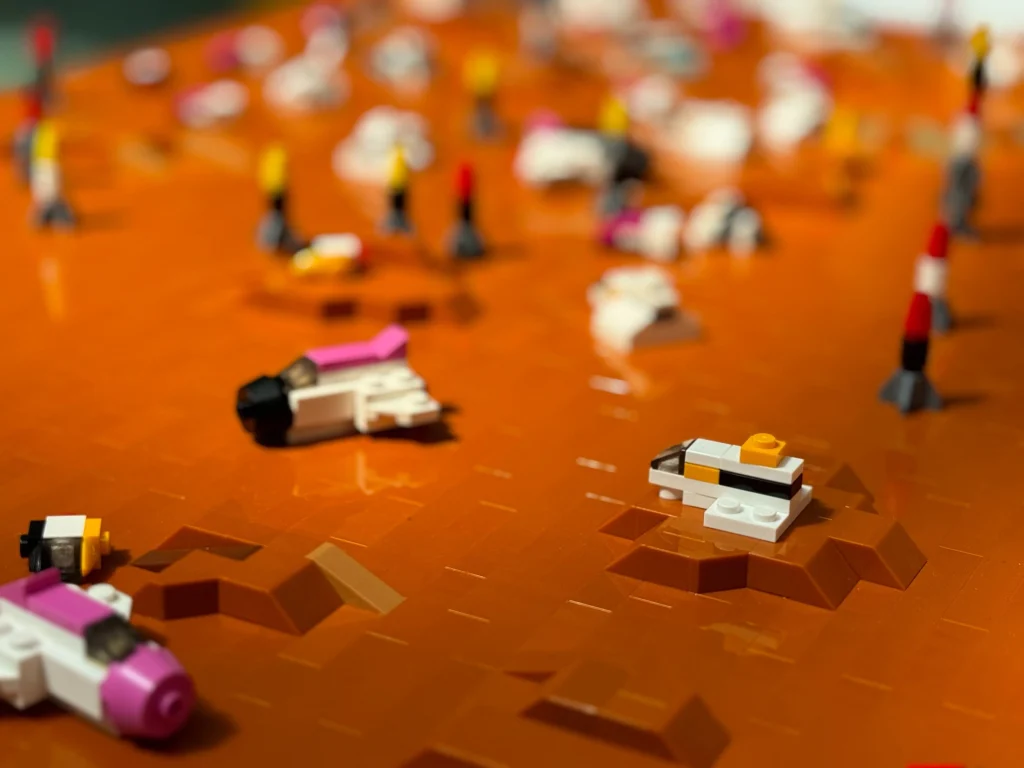 Detalle de nave espacial construida con LEGO durante la actividad Construye tu nave