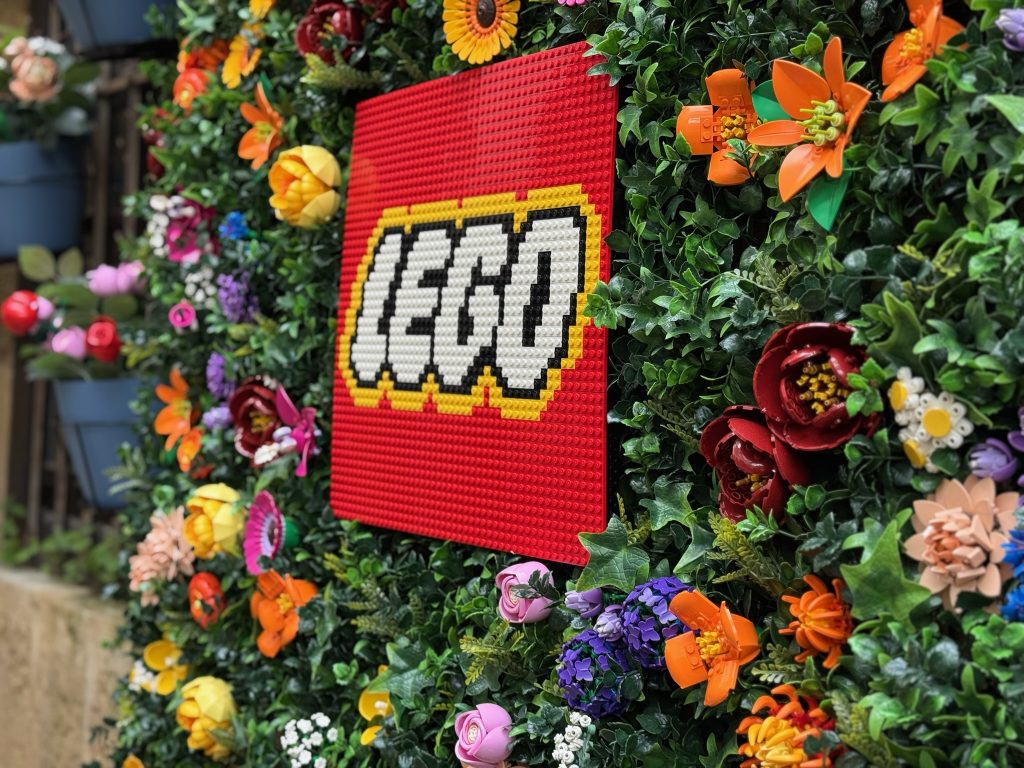 A LEGO logo created as a mosaic, located on the flower wall built for the Córdoba Patios Festival. 