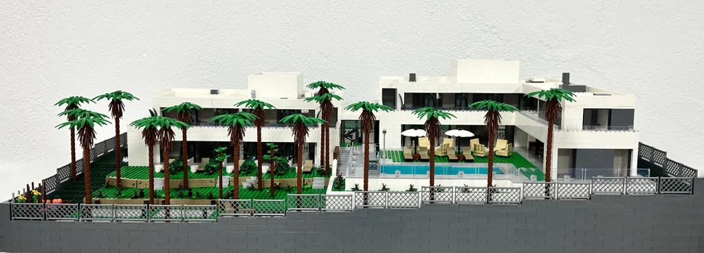 Vista frontal de maqueta del centro de reposo Naghoi realizada con LEGO