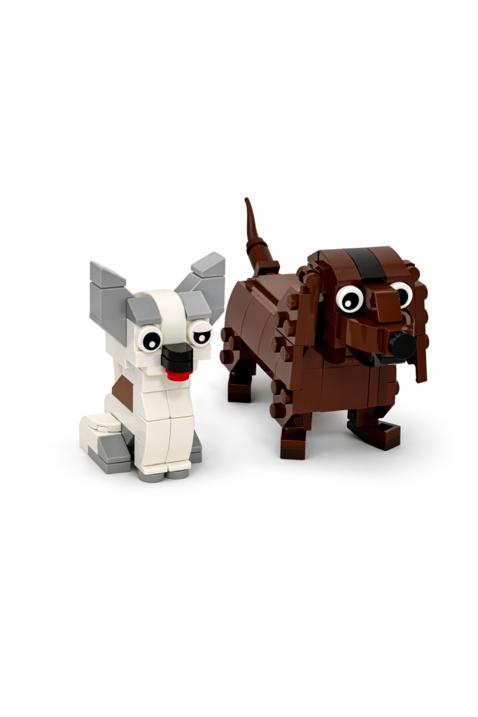 Réplicas en pequeño formato de dos perros construidas con LEGO