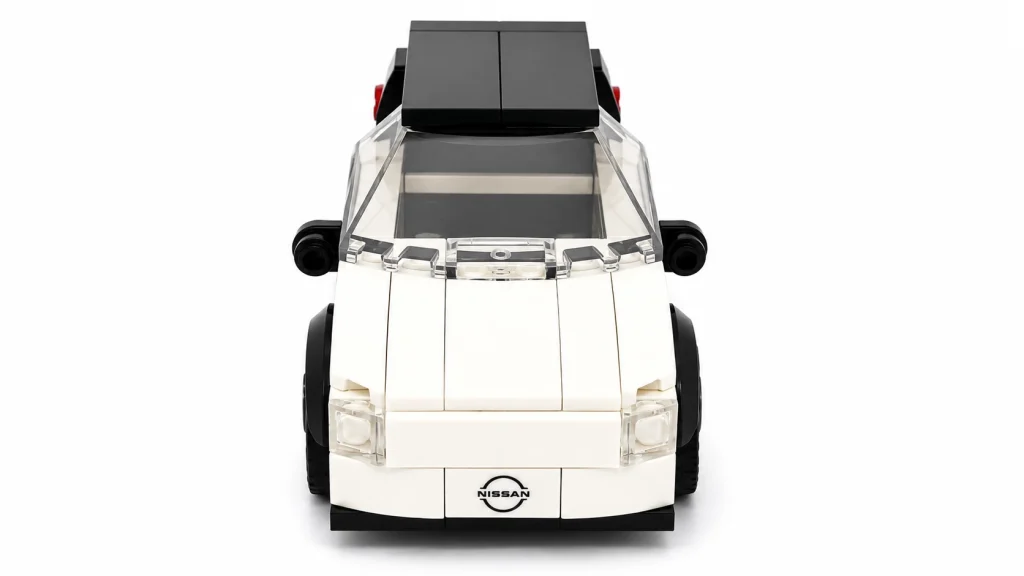 Vista frontal de réplica en pequeño formato de Nissan Qashqai construida con LEGO y diseñada para una actividad de Make and Take