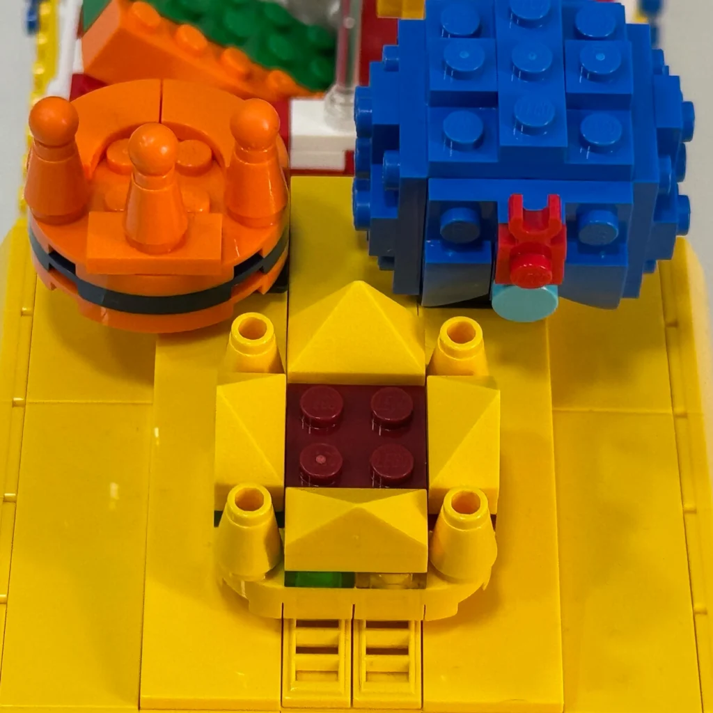 Close-up of the top of the LEGO replica floats that paraded in the 2025 Three Kings Parade in Madrid, showing the crowns of the Three Kings